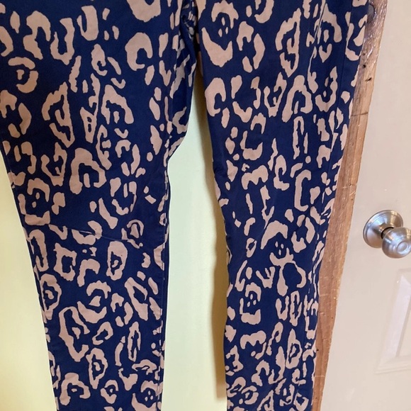 Chico’s So Slimming Girlfriend Ankle blue cheetah pants size 1 (US size M/8) - Picture 3 of 8